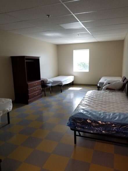 More Photos Of 26 Hill St, Wilkes Barre Distribution For Sale