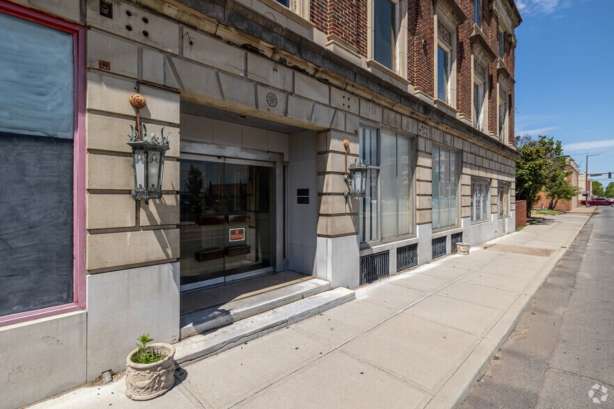 More Photos Of 523 Garrison Ave, Fort Smith Office For Sale