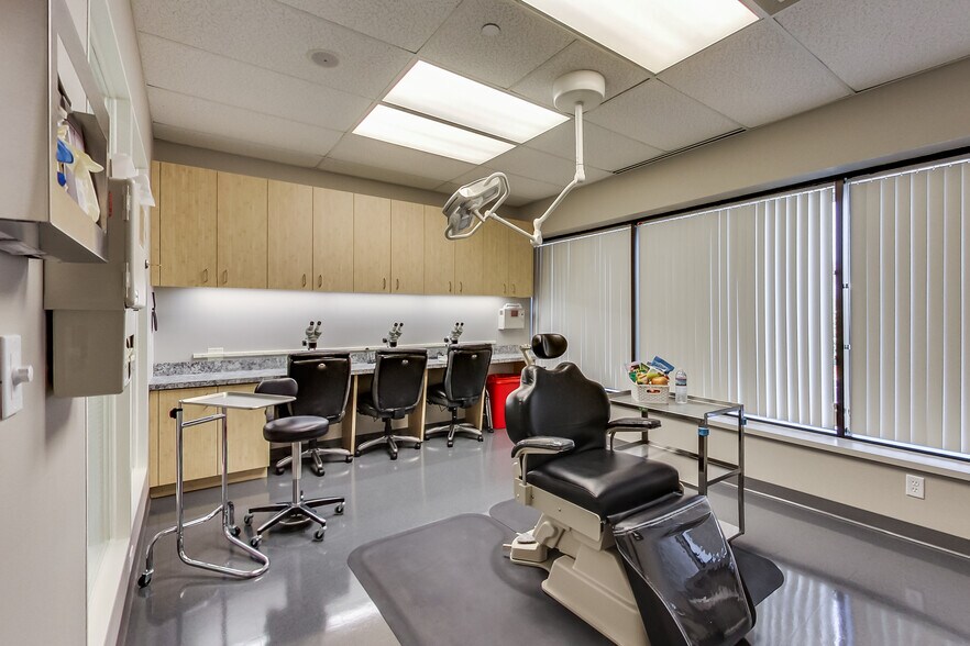 More Photos Of 2121 Cliff Dr, Eagan Medical For Lease
