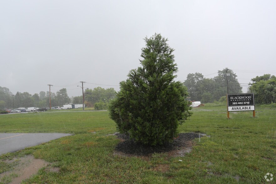 More Photos Of 305 W Commerical St, East Rochester Land For Lease