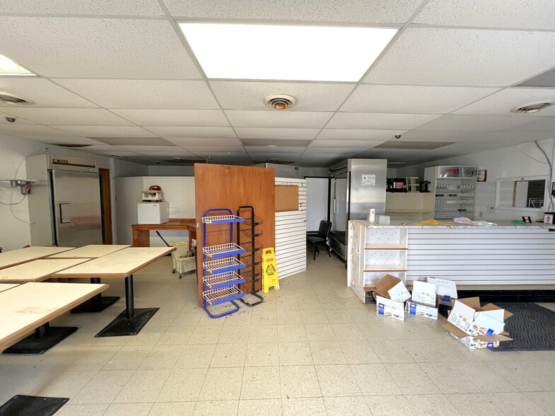 More Photos Of 854 NC-770, Mayodan Bar For Sale