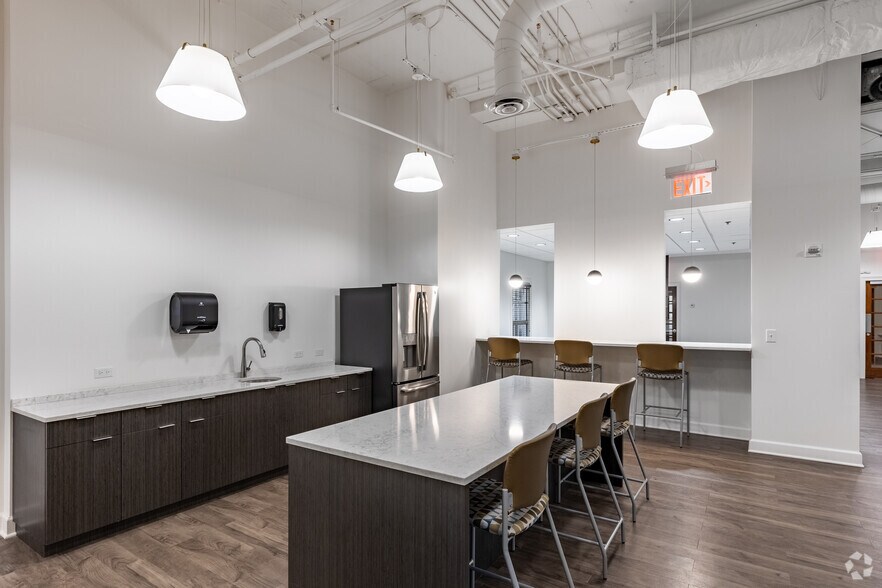 More Photos Of 1355 Peachtree St NE, Atlanta Office For Lease