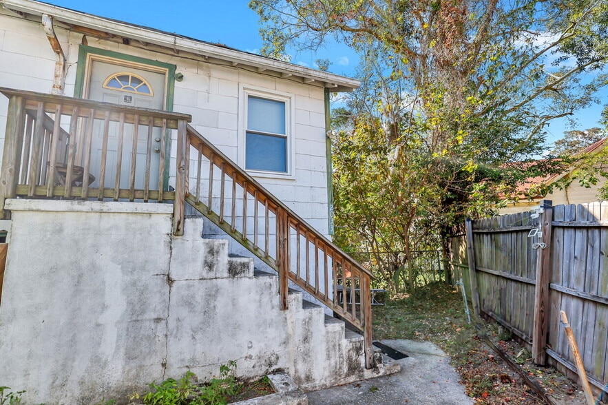 More Photos Of 2203 Skidaway Rd, Savannah Freestanding For Sale