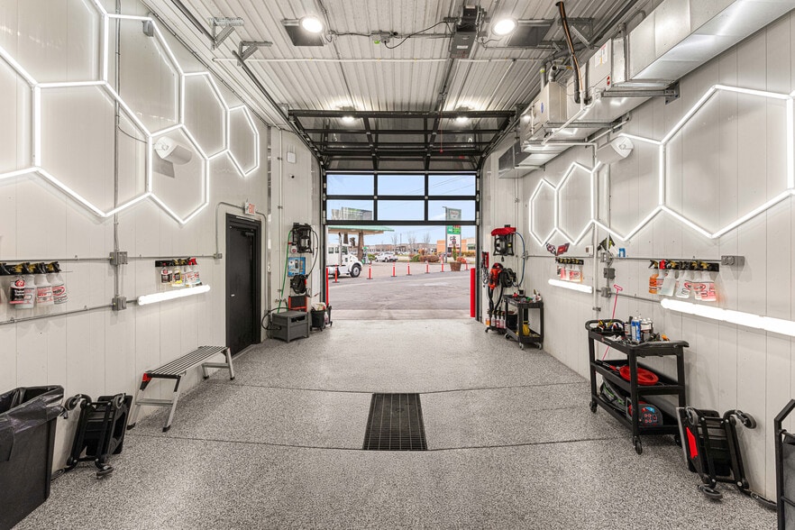 More Photos Of 10592 W State St, Boise Carwash For Sale