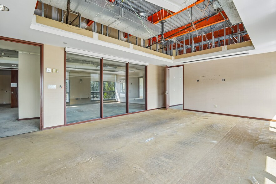 More Photos Of 1000 Sylvan Ave, Englewood Cliffs Office For Sale