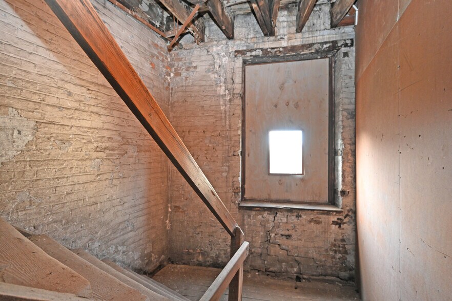 More Photos Of 2025 Dunlap St, Cincinnati Light Manufacturing For Sale