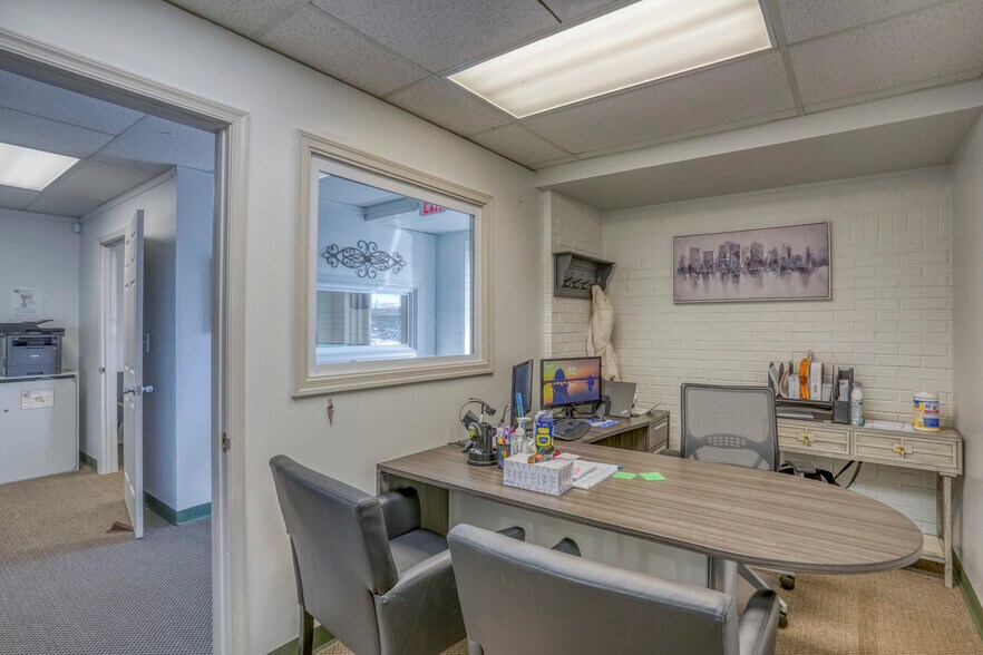 More Photos Of 65 N Dupont Hwy, Dover Medical For Sale