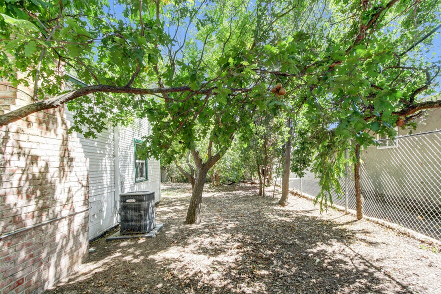 More Photos Of 4833 College Oak Dr, Sacramento Multifamily For Sale
