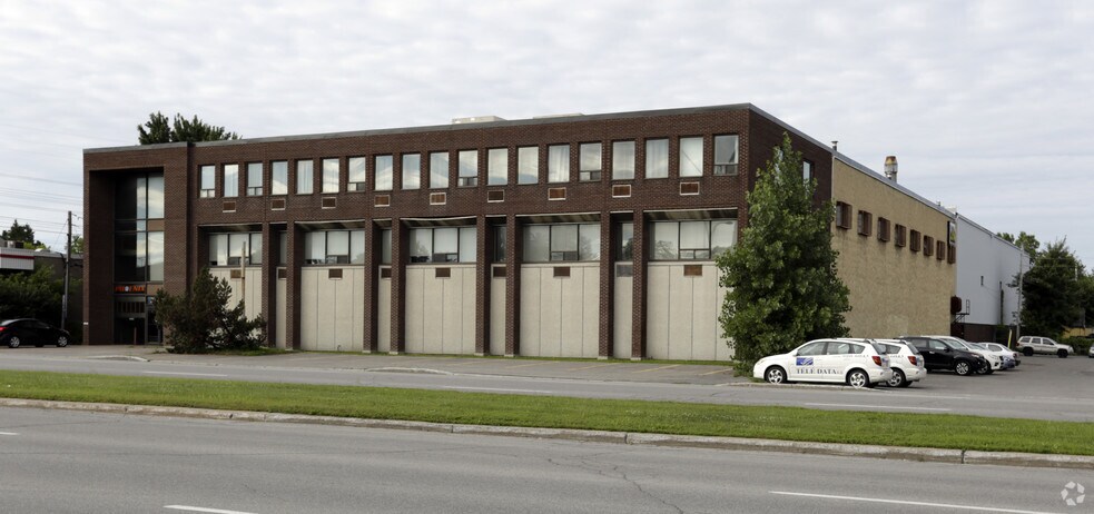 Primary Photo Of 2270 Boul Industriel, Laval Manufacturing For Lease