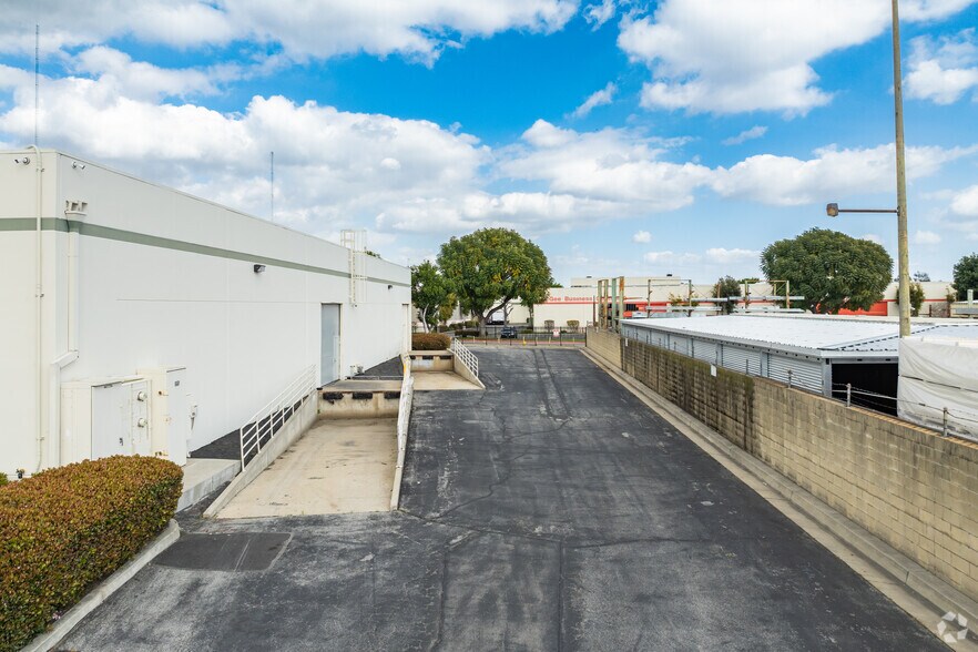 More Photos Of 2300 S Reservoir St, Pomona Warehouse For Lease