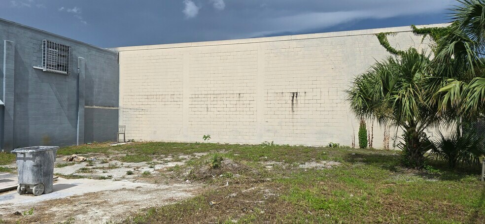 More Photos Of 310 W Grant St, Orlando Warehouse For Lease