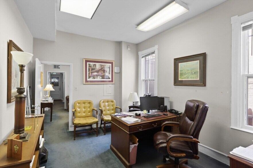 More Photos Of 517 2nd St NE, Washington Office Residential For Sale
