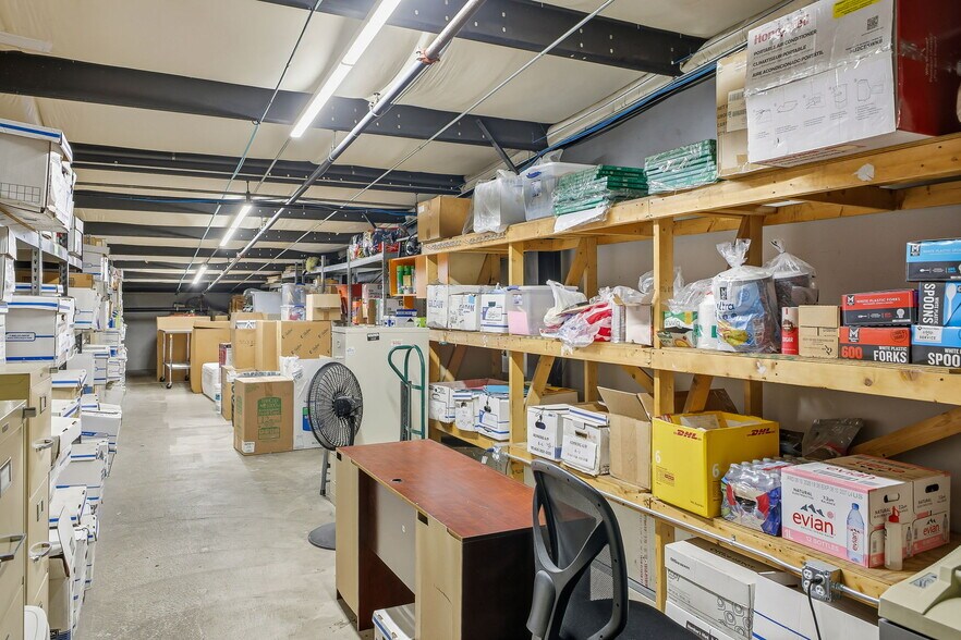 More Photos Of 315 N Park Dr, San Antonio Warehouse For Sale