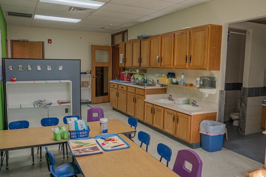 More Photos Of 466 State Route 12, Flemington Schools For Lease