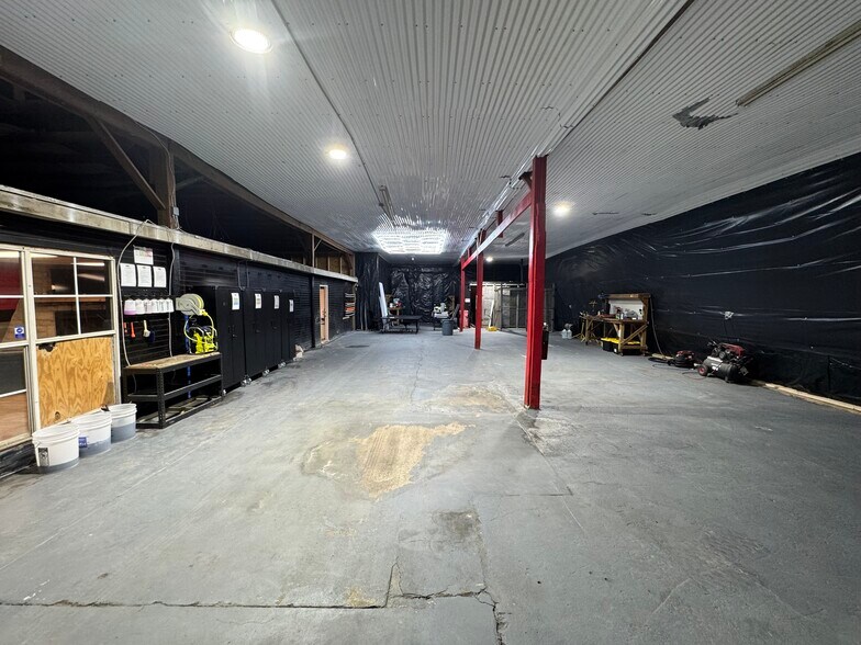 More Photos Of 501 E Lamar St, McKinney Warehouse For Lease