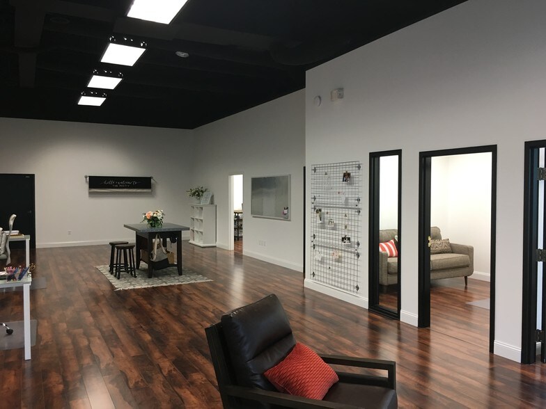 More Photos Of 6520-6542 S 118th St, Omaha Light Distribution For Lease