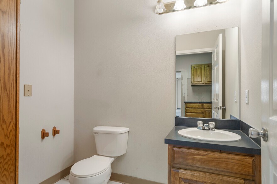 More Photos Of 26400 E 111th St S, Coweta Flex For Sale