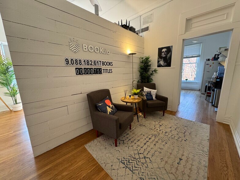 More Photos Of 201 1/2 E Virginia St, McKinney Office For Lease