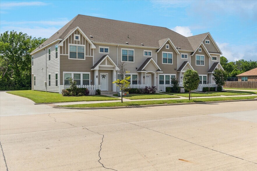 More Photos Of 101 Springtree St, Denton Apartments For Sale