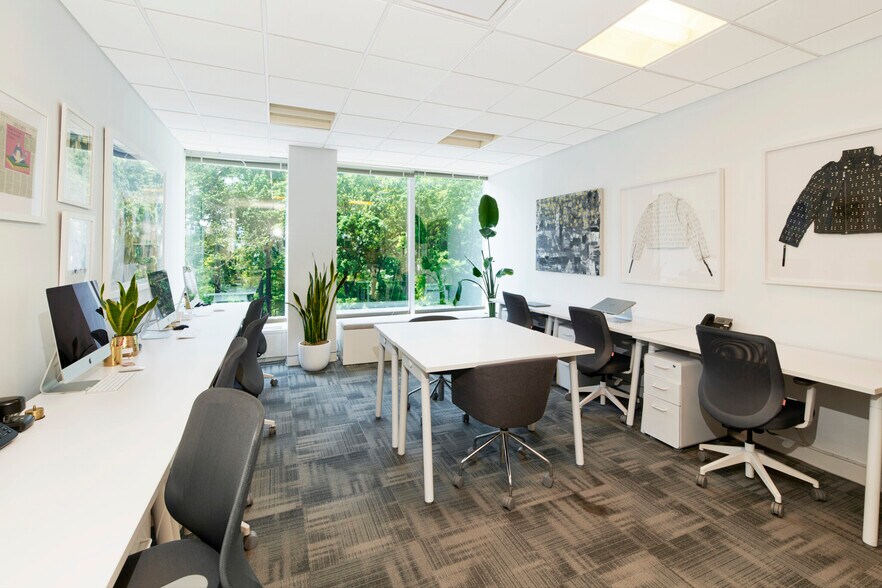 Primary Photo Of 866 United Nations Plz, New York Office For Lease