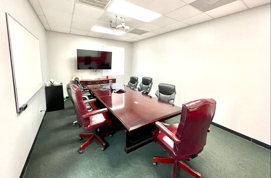 More Photos Of 5101-5111 Milwee St, Houston Warehouse For Lease