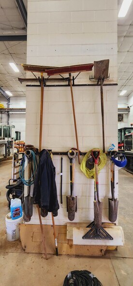 More Photos Of 860 35th Ave E, Dickinson Warehouse For Sale