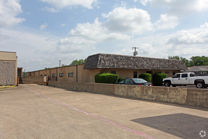 More Photos Of 2031 John West Rd, Dallas Office For Lease