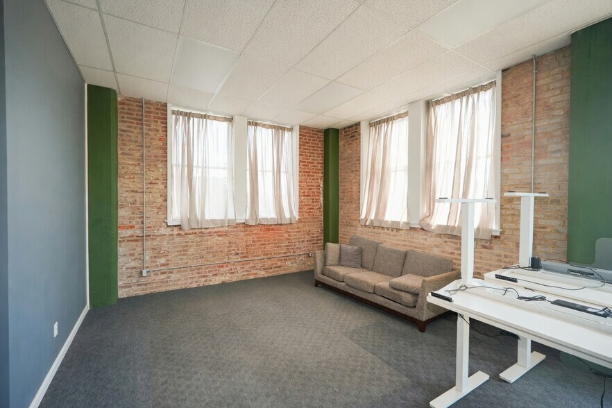 More Photos Of 407 W Ryder St, Litchfield Light Distribution For Sale