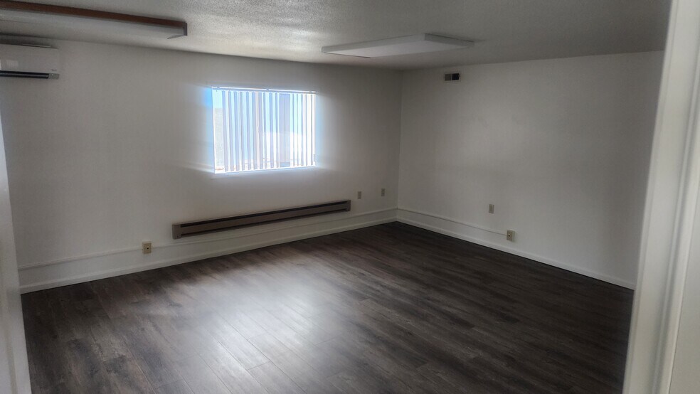 More Photos Of 4401 16th Ave W, Williston Warehouse For Lease