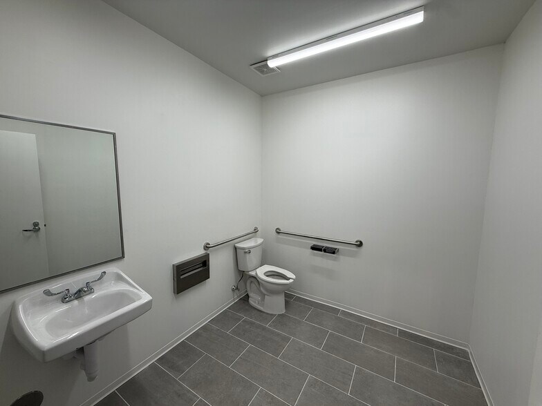 More Photos Of 5849-5891 W 34th St, Houston Unknown For Lease