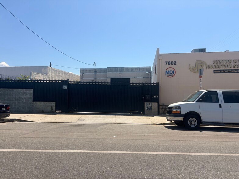 More Photos Of 7808 Clybourn Ave, Sun Valley Warehouse For Lease
