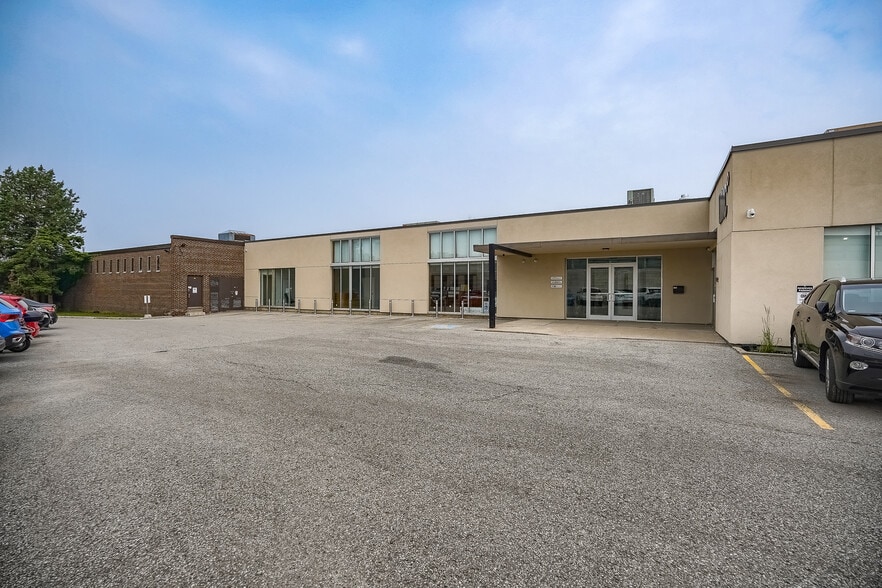 More Photos Of 60-74 Gervais Dr, Toronto Warehouse For Lease