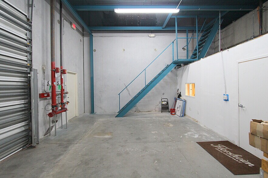 More Photos Of 2520 NW 97th Ave, Doral Showroom For Lease