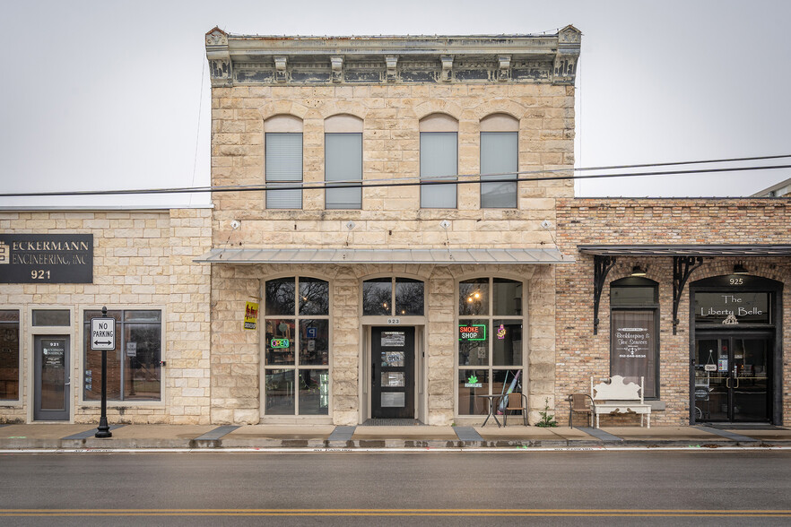 Primary Photo Of 923 Main St, Liberty Hill General Retail For Sale