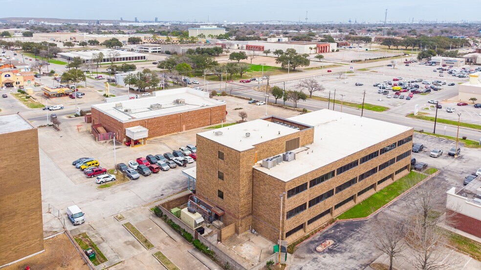 More Photos Of 908 E Southmore Blvd, Pasadena Medical For Lease