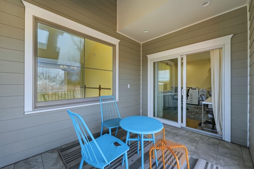 More Photos Of 2932 Vauxhall Rd, Vauxhall Office For Sale