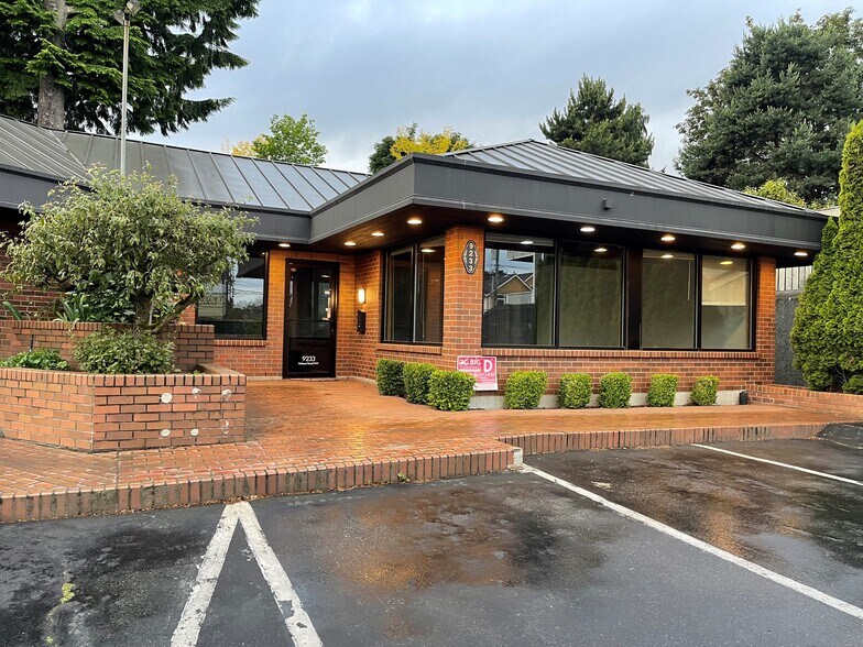 More Photos Of 9201-9221 Holman Rd, Seattle Freestanding For Lease