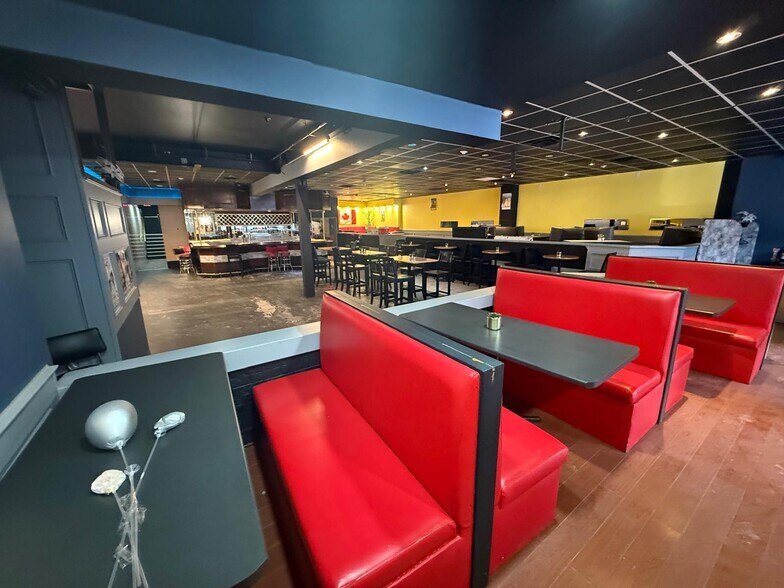 More Photos Of 18-22 Dunlop St W, Barrie Storefront For Lease