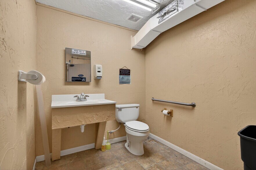 More Photos Of 16 Colls Farm Rd, Jaffrey Freestanding For Sale