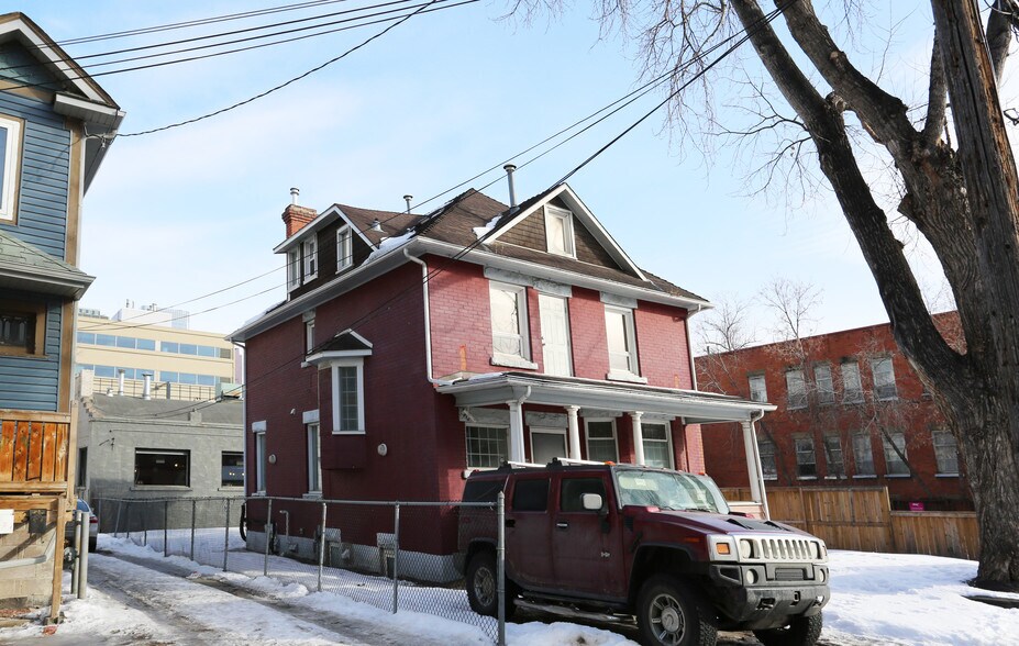More Photos Of 322 18th Ave SW, Calgary Storefront Retail Residential For Lease