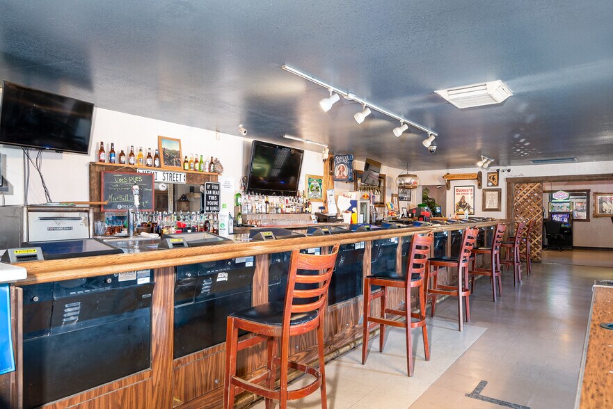 More Photos Of 3900 Carter Way, Wellington Bar For Sale