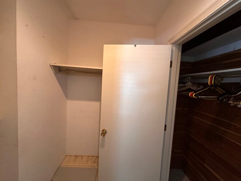 More Photos Of 54 Old Main St, South Yarmouth Flex For Sale