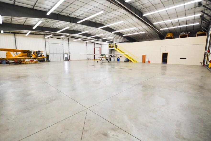 More Photos Of 113 Gulf Stream dr, Lewistown Service For Sale