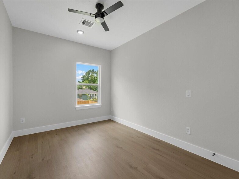 More Photos Of 1030 Reverend B J Lewis dr, Houston Apartments For Sale