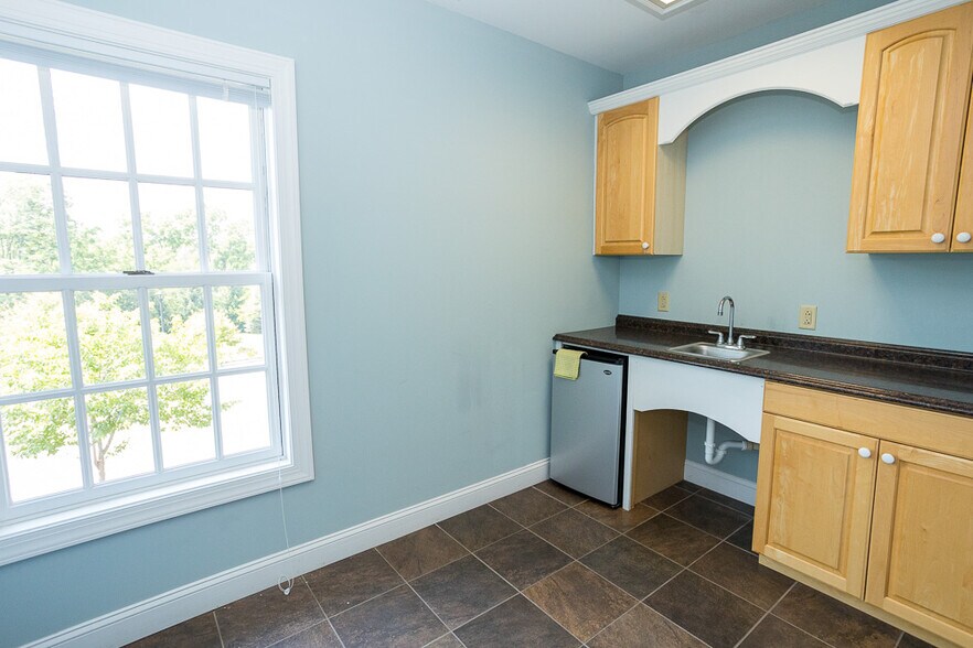 More Photos Of 178 Center St, Clinton Township Medical For Lease
