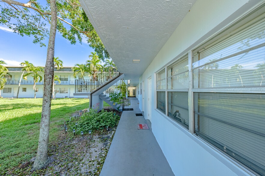 More Photos Of 2134 Lincoln St, Hollywood Apartments For Sale