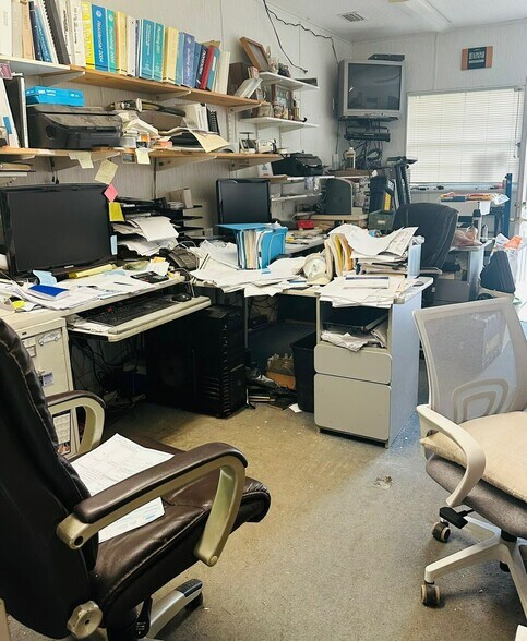 More Photos Of 1034 Woodland dr, Lakeland Office For Sale