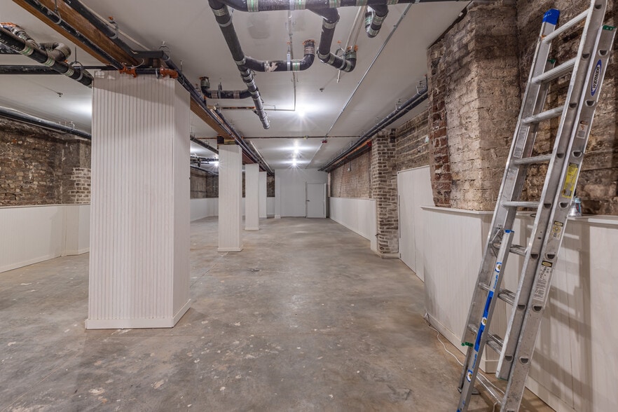 Primary Photo Of 23 W Broughton St, Savannah Apartments For Lease