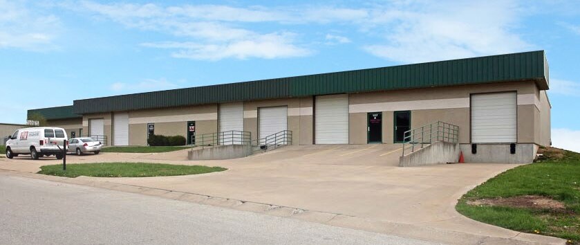 More Photos Of 1117 Valley Ridge Ct, Grain Valley Flex For Lease