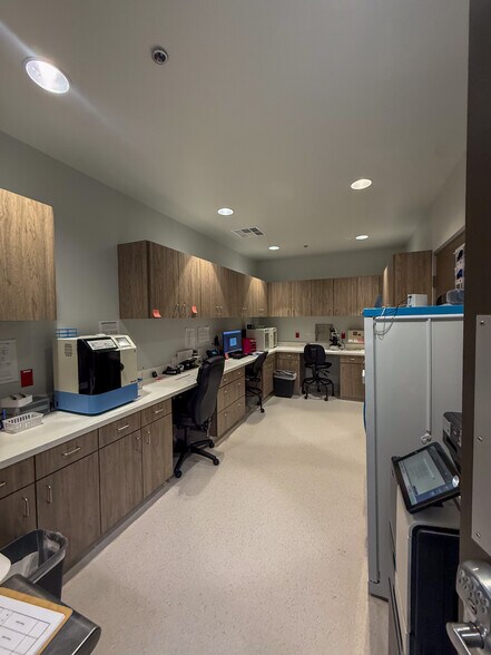More Photos Of 2950 W Horizon Ridge Pky, Henderson Office For Sale